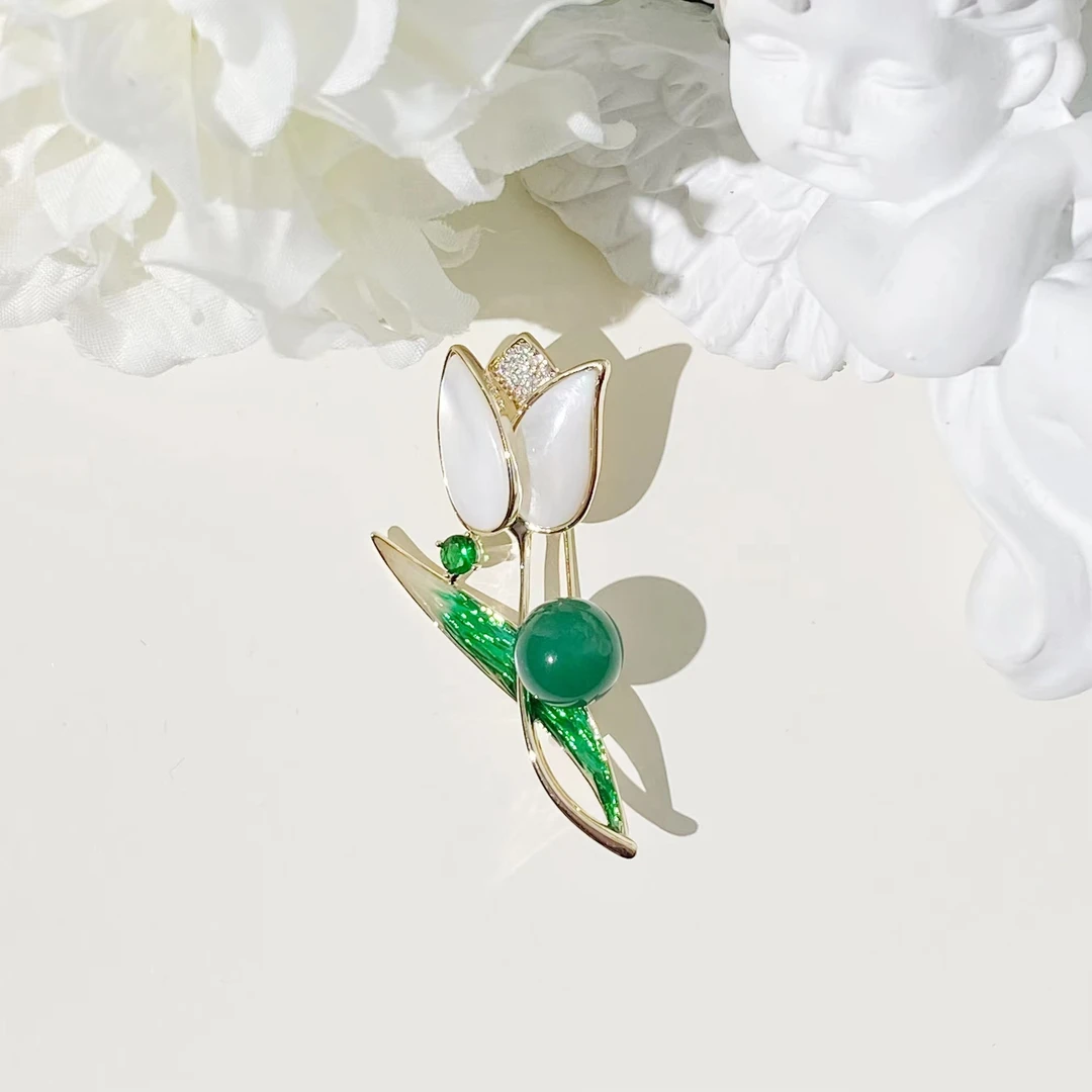 铜合金胸针 HY2152白贝郁金香胸针