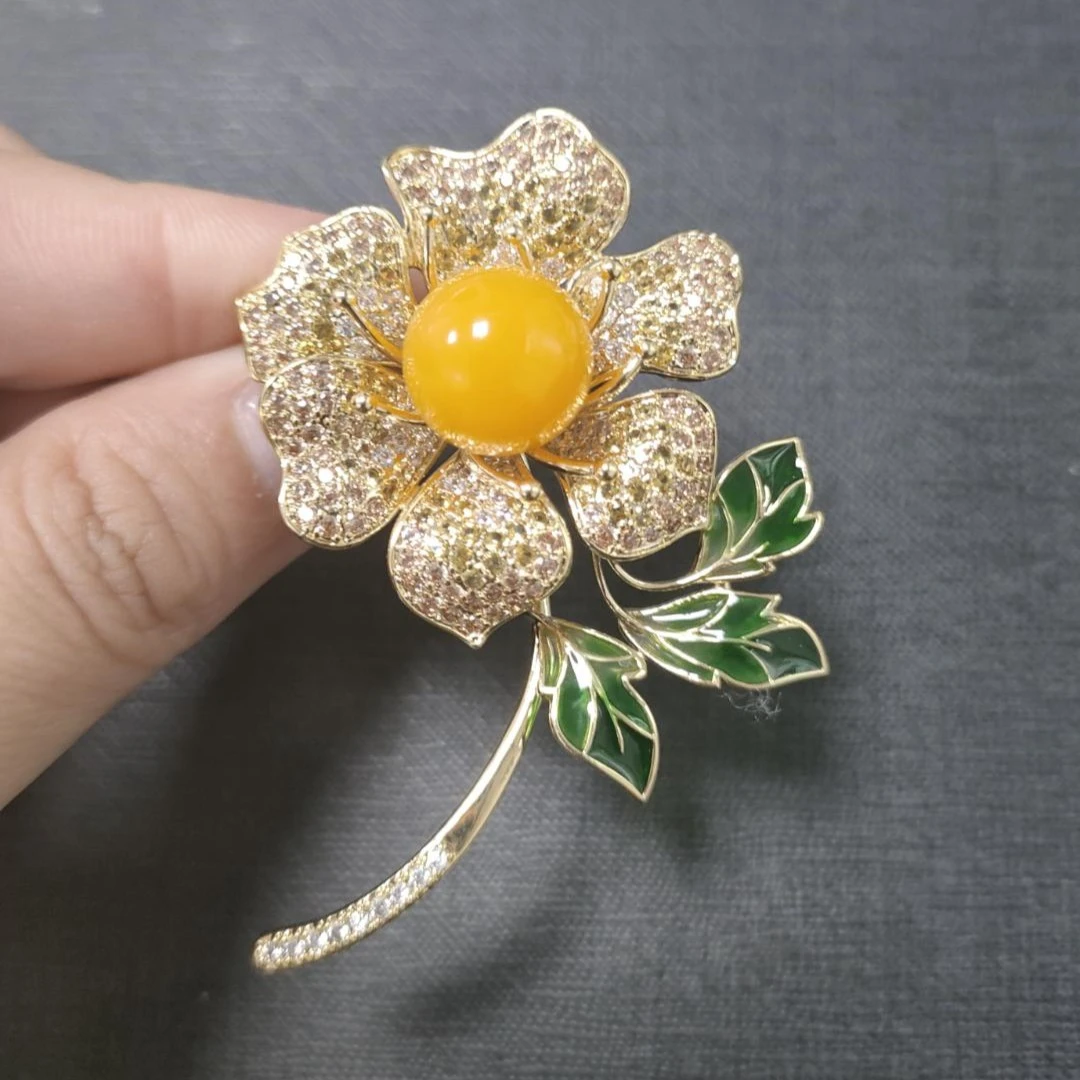铜合金合成锆石胸针 HY742蜜之花语胸针