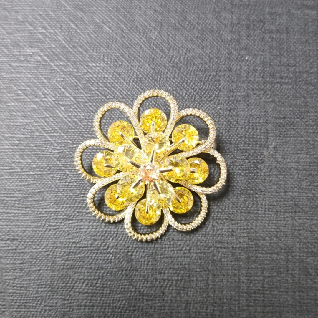 铜合金合成锆石胸针 HY762旋转花环《黄》胸针