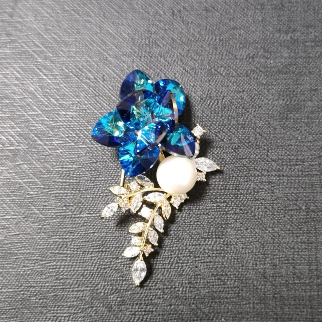铜合金合成锆石胸针 HY848魅力蓝花胸针