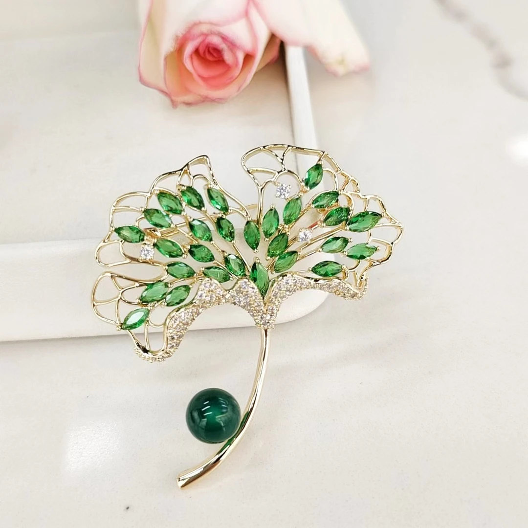 铜合金合成锆石胸针 HY1192绿之髓银杏胸针