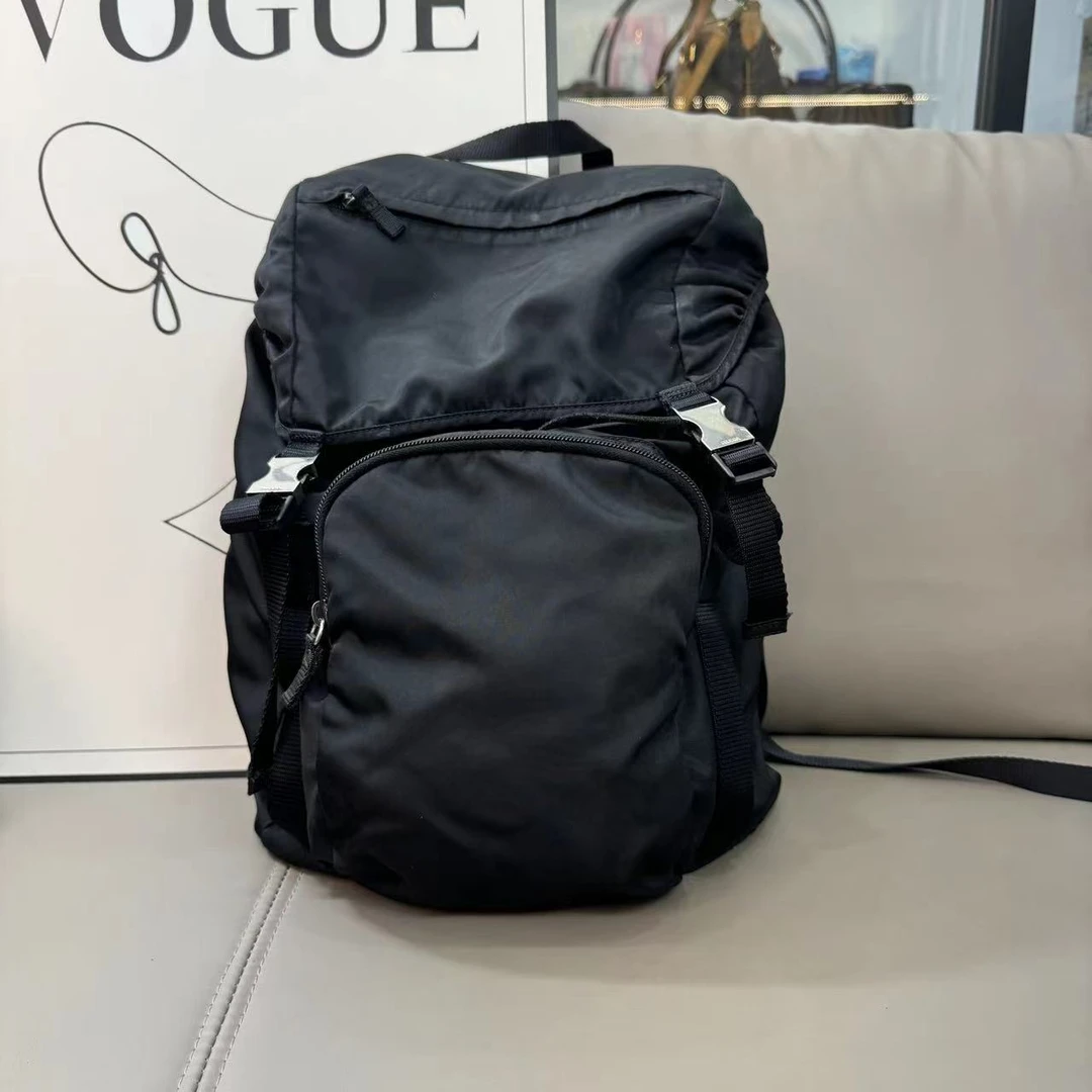 95新 Prada/普拉达 黑色尼龙双肩包/77188969