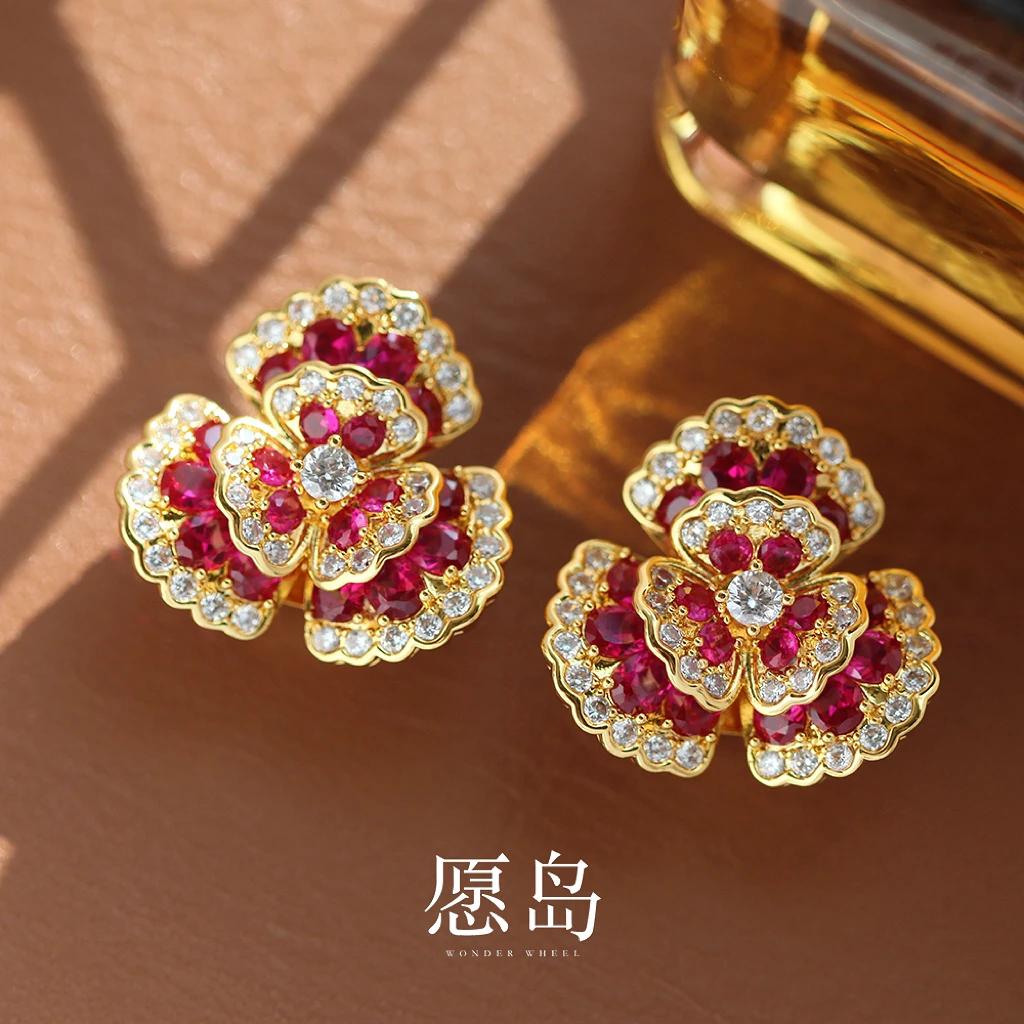 愿岛 黄铜莫桑石耳饰 法式复古风重工立体花朵红色锆石耳钉EH2224