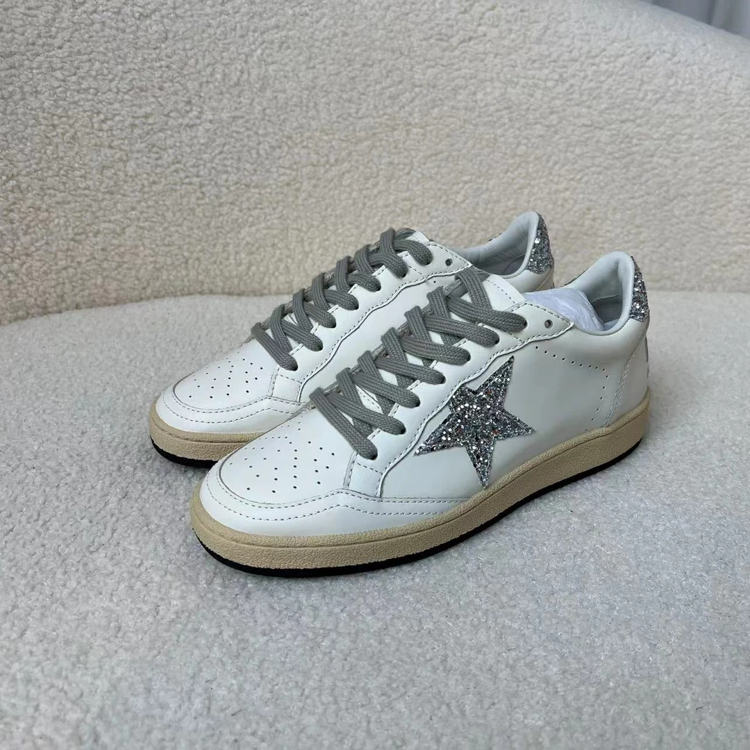 老王甄选 2024秋季新款 时尚潮流真皮拼接女士平底休闲鞋