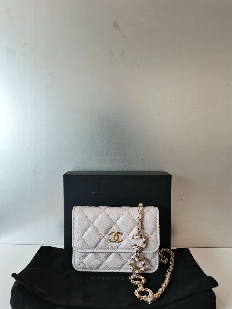 99新 Chanel/香奈儿 logo链条淡粉色小包 99新 陈辰奢选