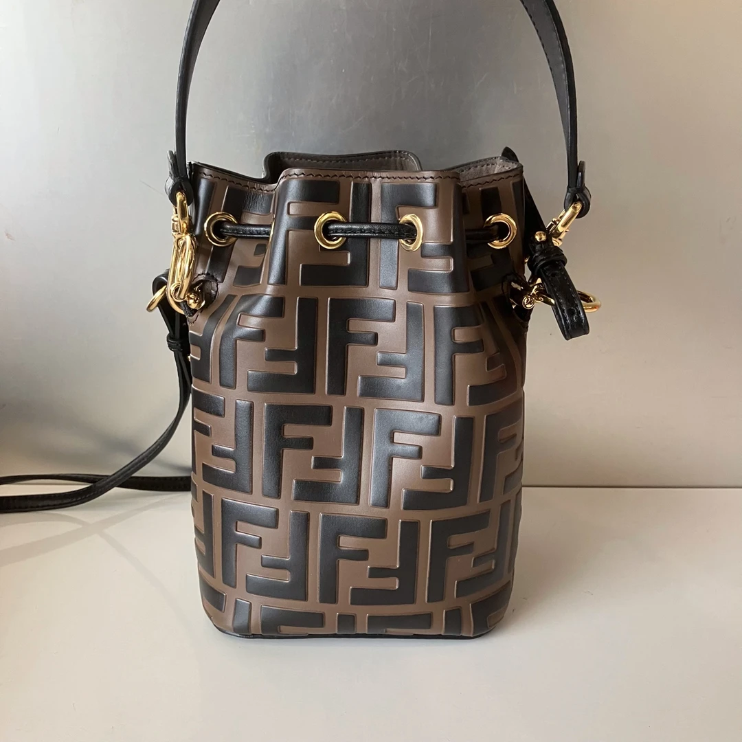 95新 FENDI/芬迪 抽绳小水桶 98新 陈辰奢选