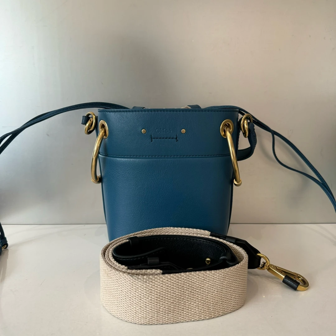 95新 Chloe/蔻依 蓝色抽绳小水桶 97新 陈辰奢选