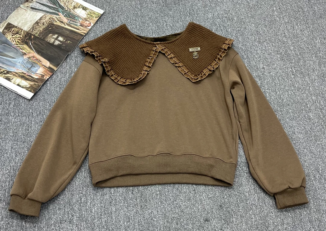 欧货女装南油原创2024秋冬新款娃娃领时尚减龄休闲加绒卫衣。