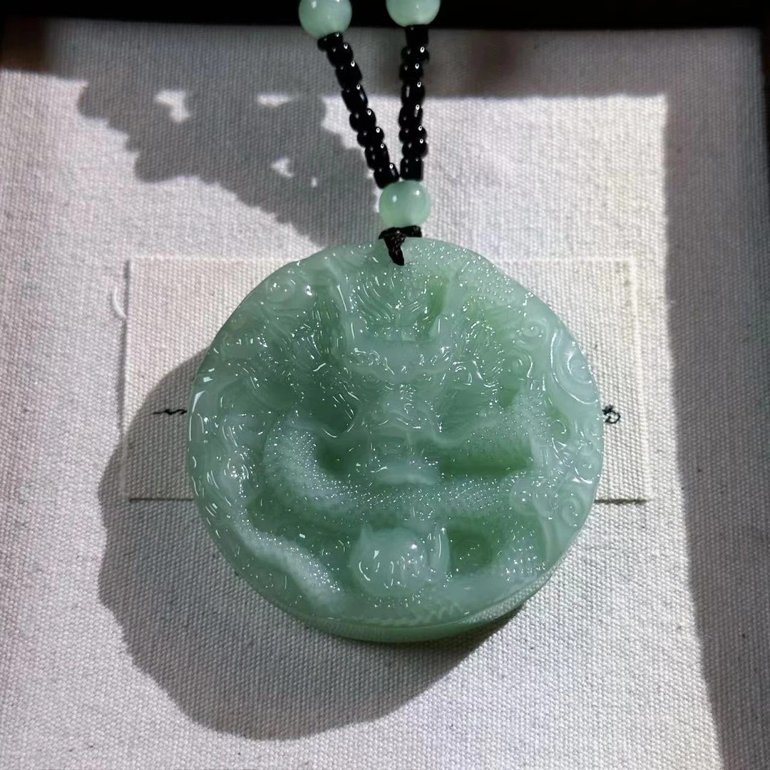 2.浅绿圆形双面龙牌吊坠经典时尚百搭款