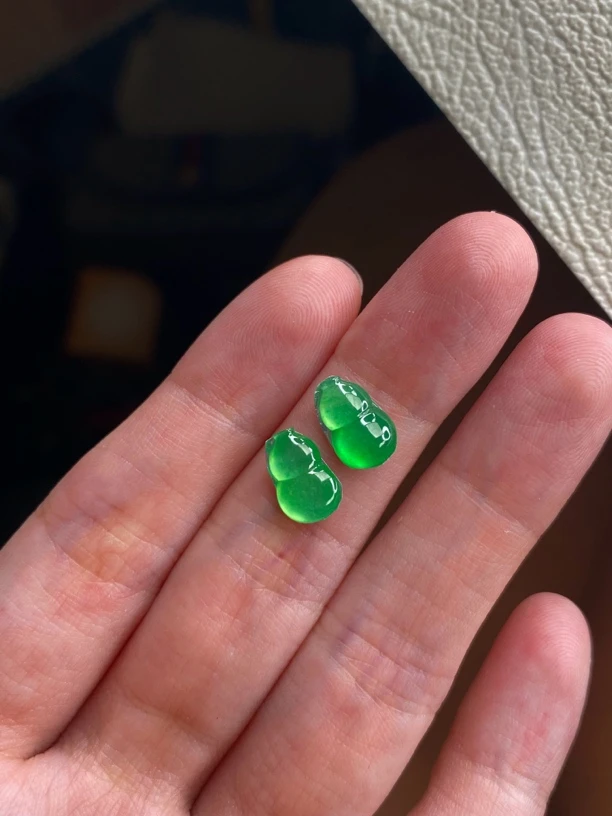 翡翠天然阳绿葫芦一对