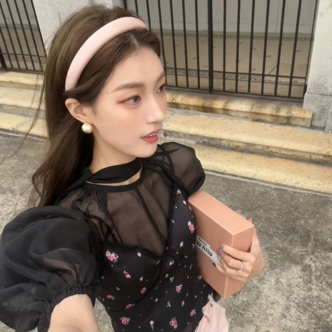 SourceWithU   松露蒙布朗 透肤叠穿黑色罩衫配吊带