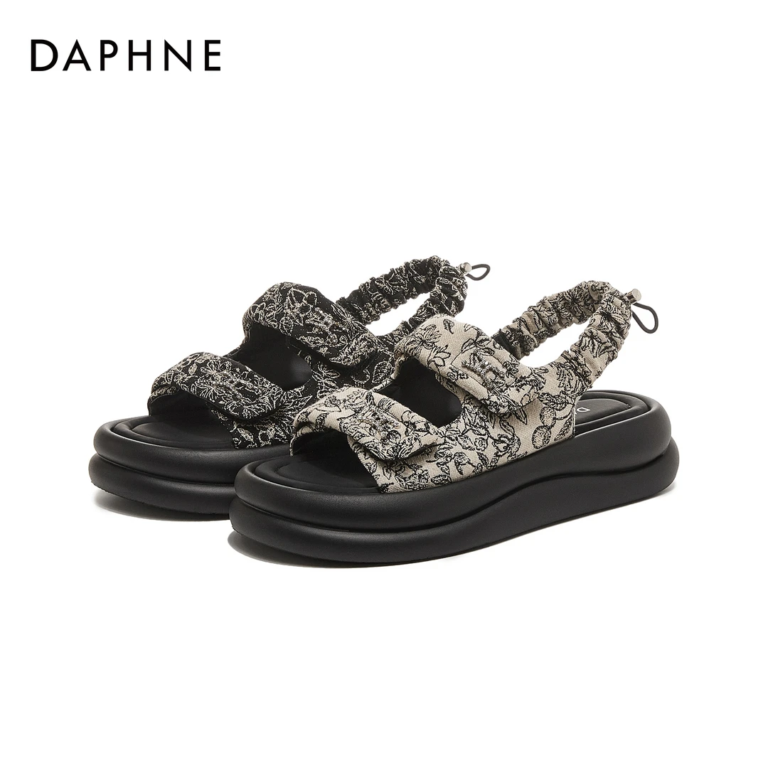 达芙妮女式休闲2025夏季户外穿透气软底舒适复古风圆头时装凉鞋