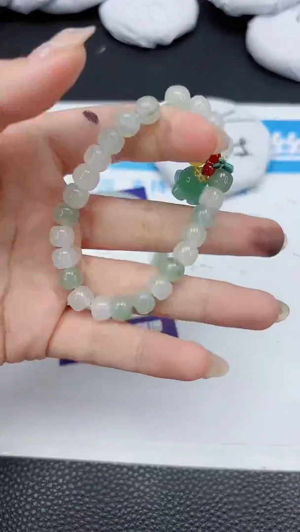 【闪购商品】石英质玉手镯未镶嵌翠老