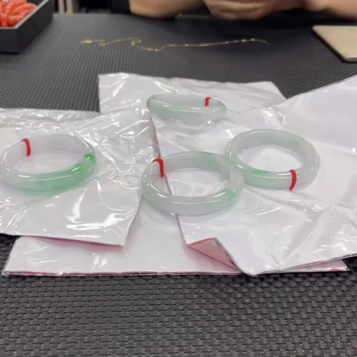 【新疆老郑】翡翠手镯一支（多样性发1件）