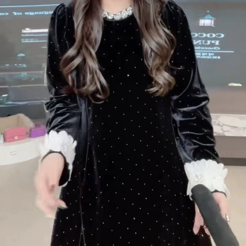 大码胖妹妹法式赫本风黑色连衣裙女2024新秋冬高级流行潮流