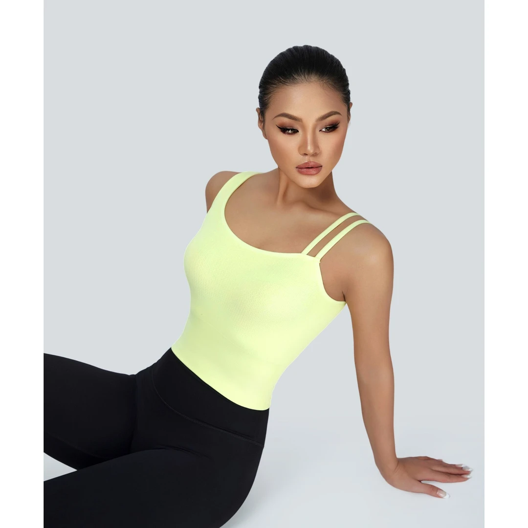 Zioccie/绮旖无缝不对称肩带一体式胸垫运动文胸瑜伽美背性感背心