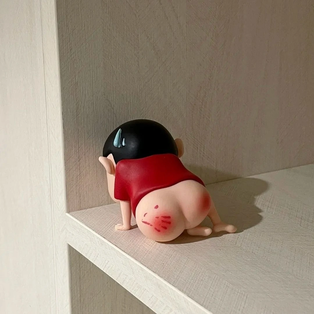 emo小新5CM挨揍蜡笔小新摆件搞笑居家个性摆件桌面动漫潮玩女xxx