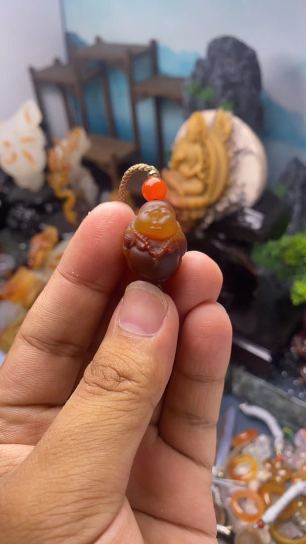 俏色巧雕作品巴西玛瑙