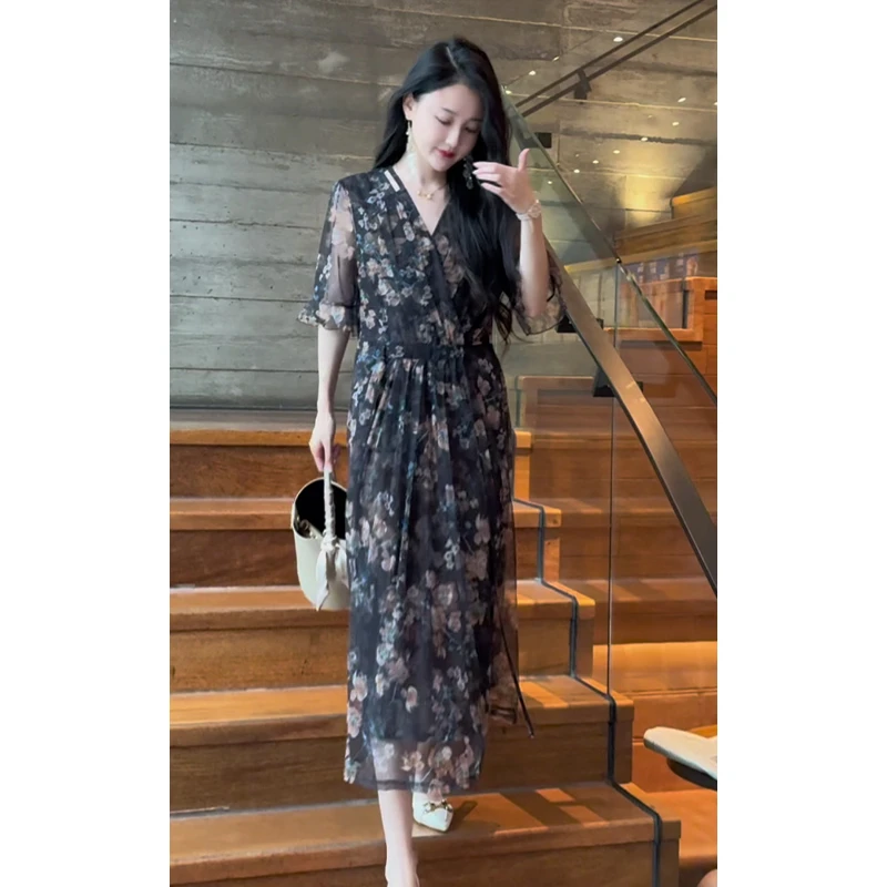 x8286#妈妈装碎花洋气连衣裙减龄百搭2024夏季薄款气质V领收腰