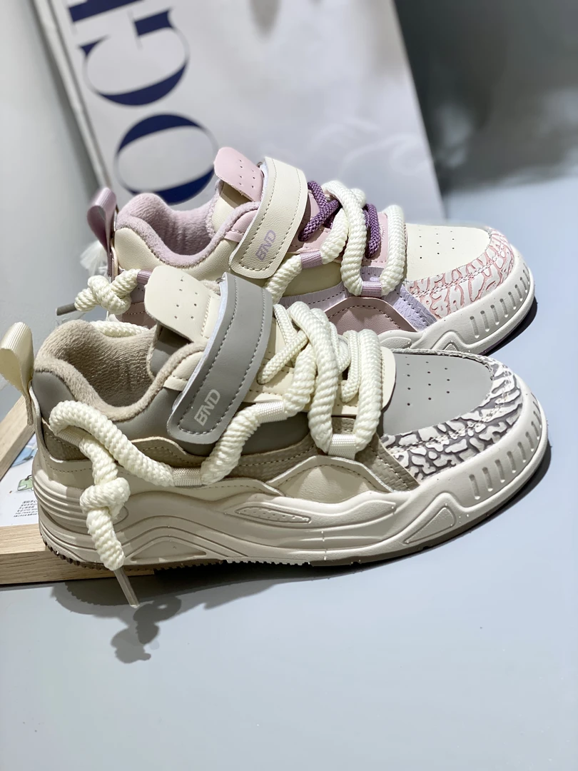 新款真皮加绒潮款面包板鞋防滑耐磨轻底保暖童鞋低帮软底时尚