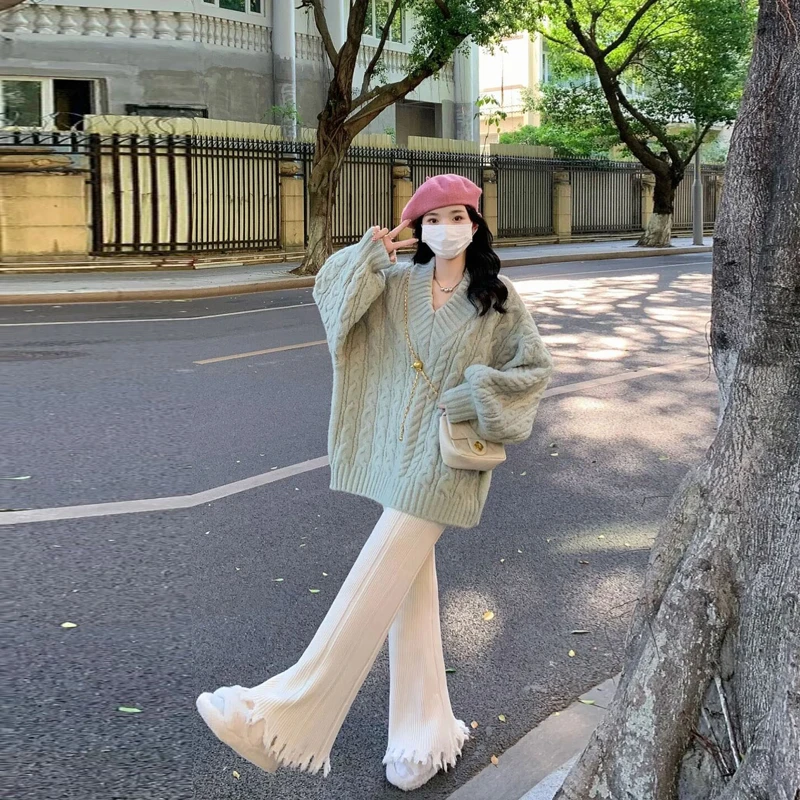 孕妇装秋冬新款宽松针织加厚麻花V领毛衣毛边阔腿拖地裤两件套装