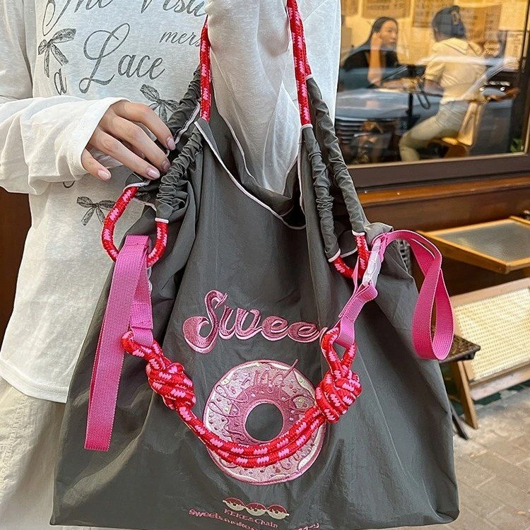 甜甜圈斜挎包时尚刺绣购物袋上班通勤大容量环保袋单肩包小众ins