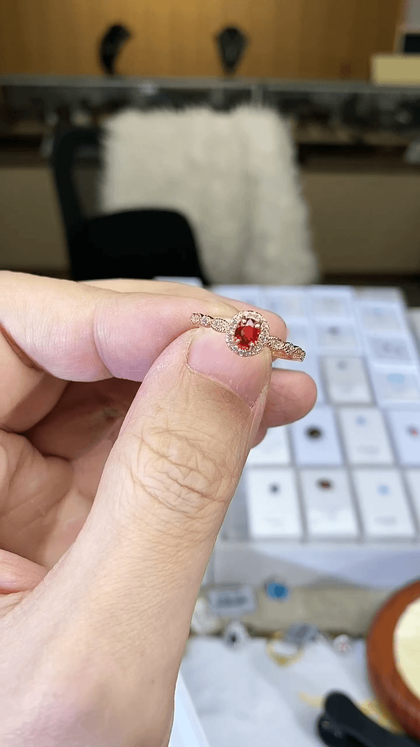 【闪购商品】彩色蓝宝石戒指银S925镶嵌红蓝宝戒指