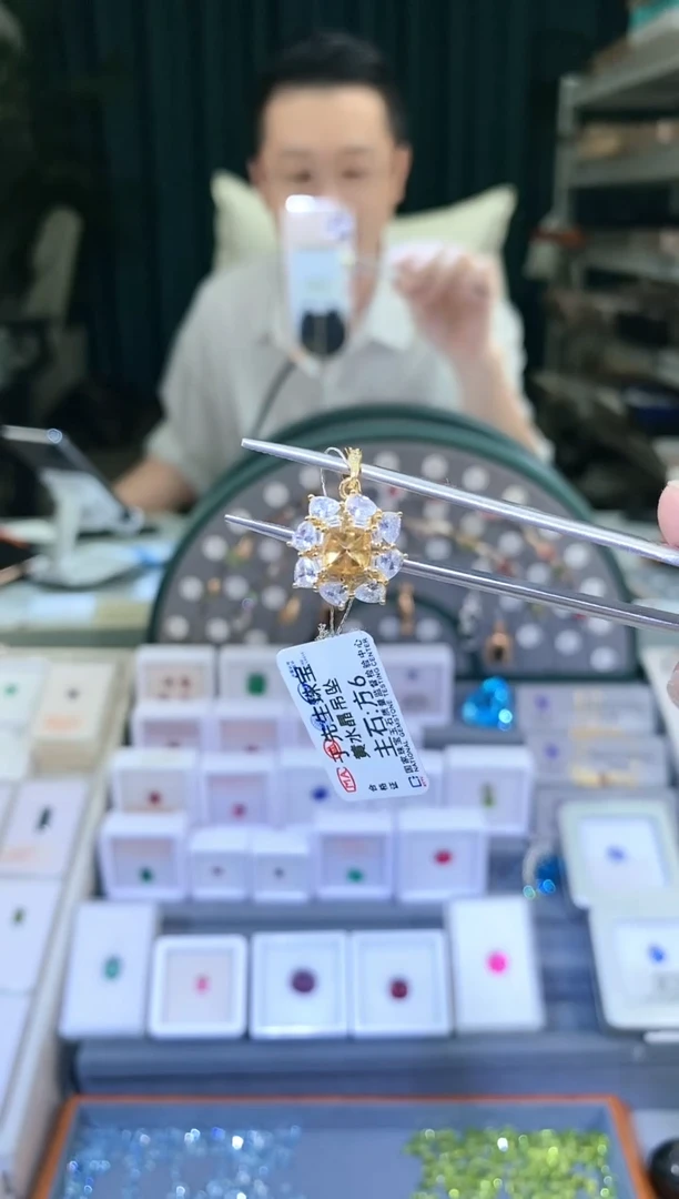 【闪购商品】水晶吊坠(赠链)银S925镶嵌天然黄水晶吊坠