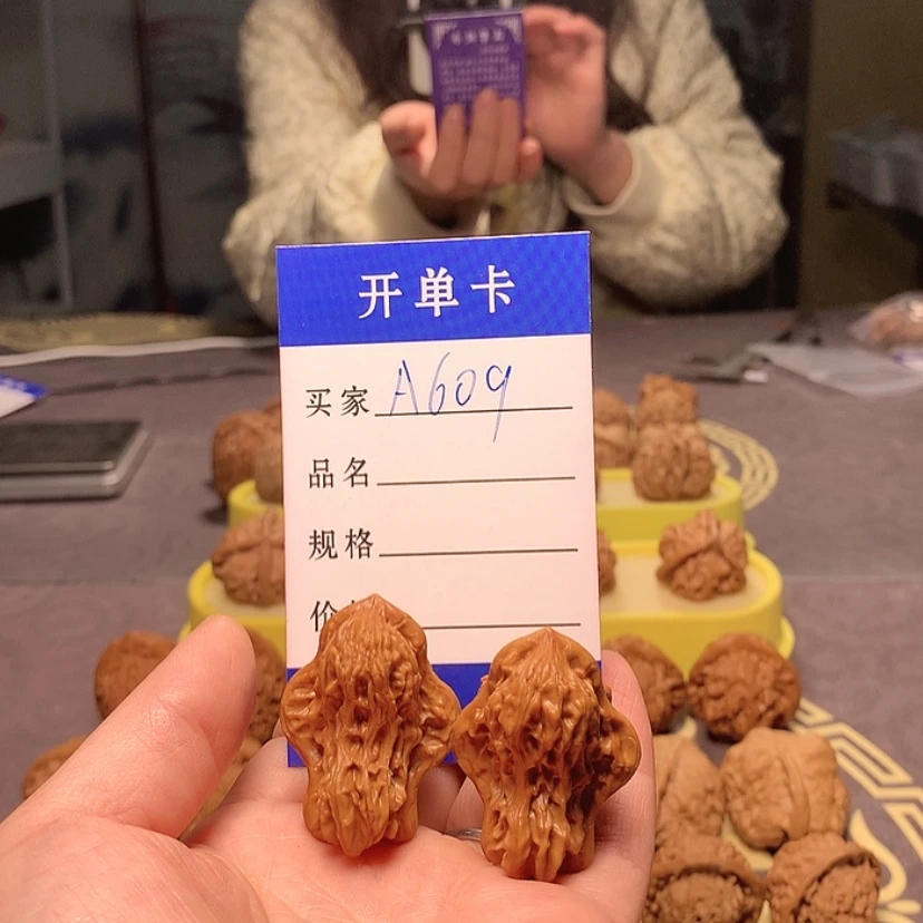 【闪购商品】文玩核桃把件▄****