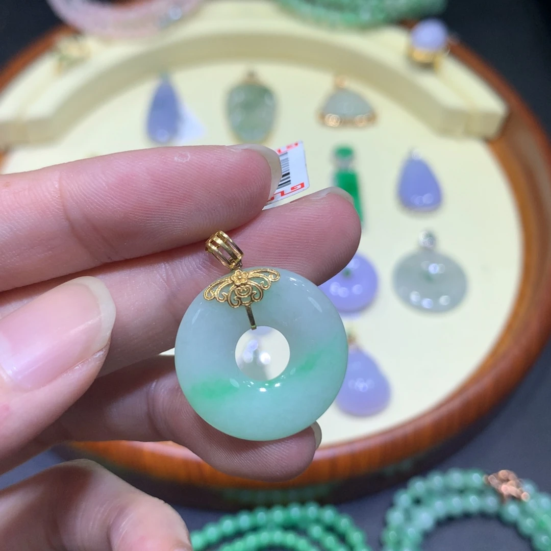 翡翠吊坠(不含链)18K金镶嵌