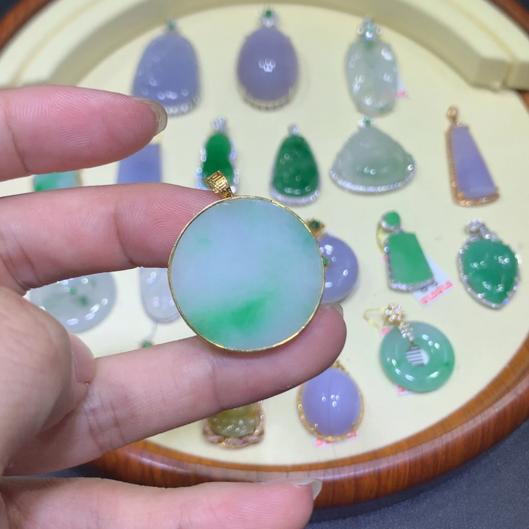 翡翠吊坠(不含链)18K金镶嵌