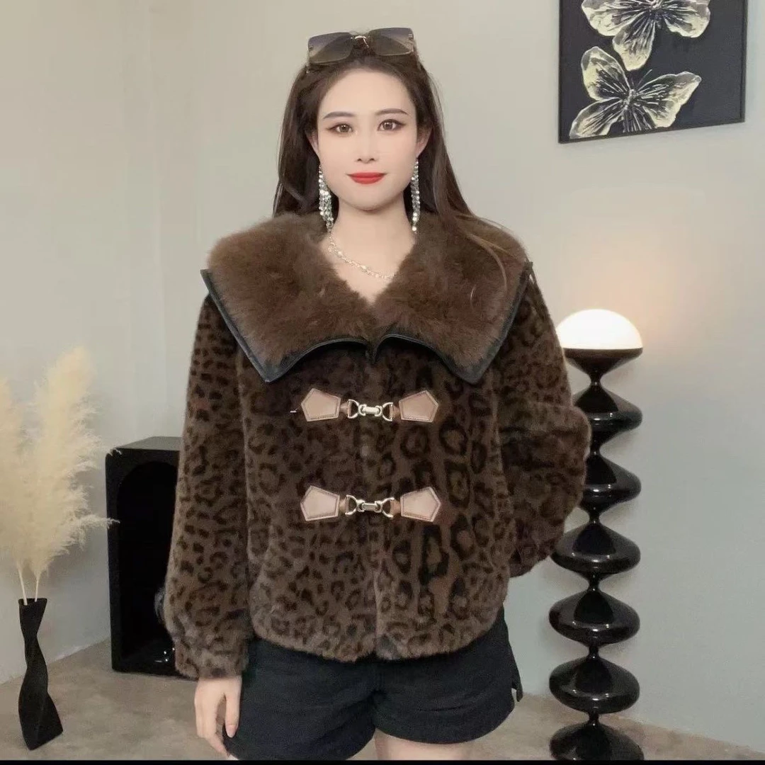 2024年秋冬季新款轻奢气质时尚棕豹纹大毛领短款外套