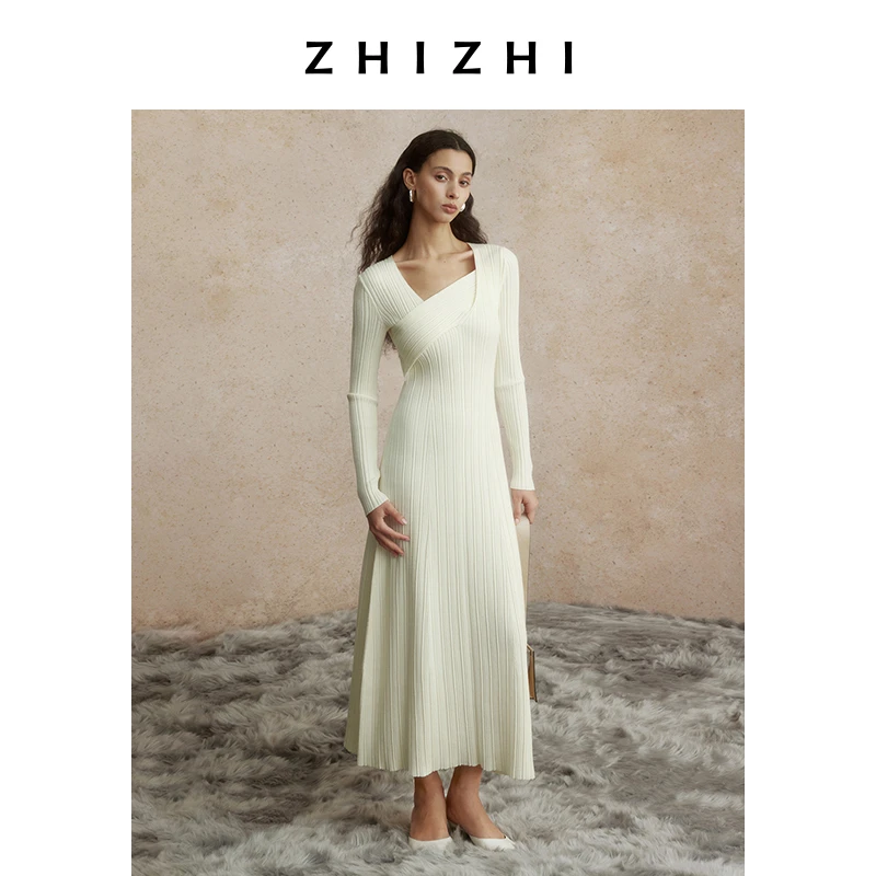 致知 落梅风 气质交叉V领连衣裙2024冬新款不规则弹性ZZ2DWKLT050