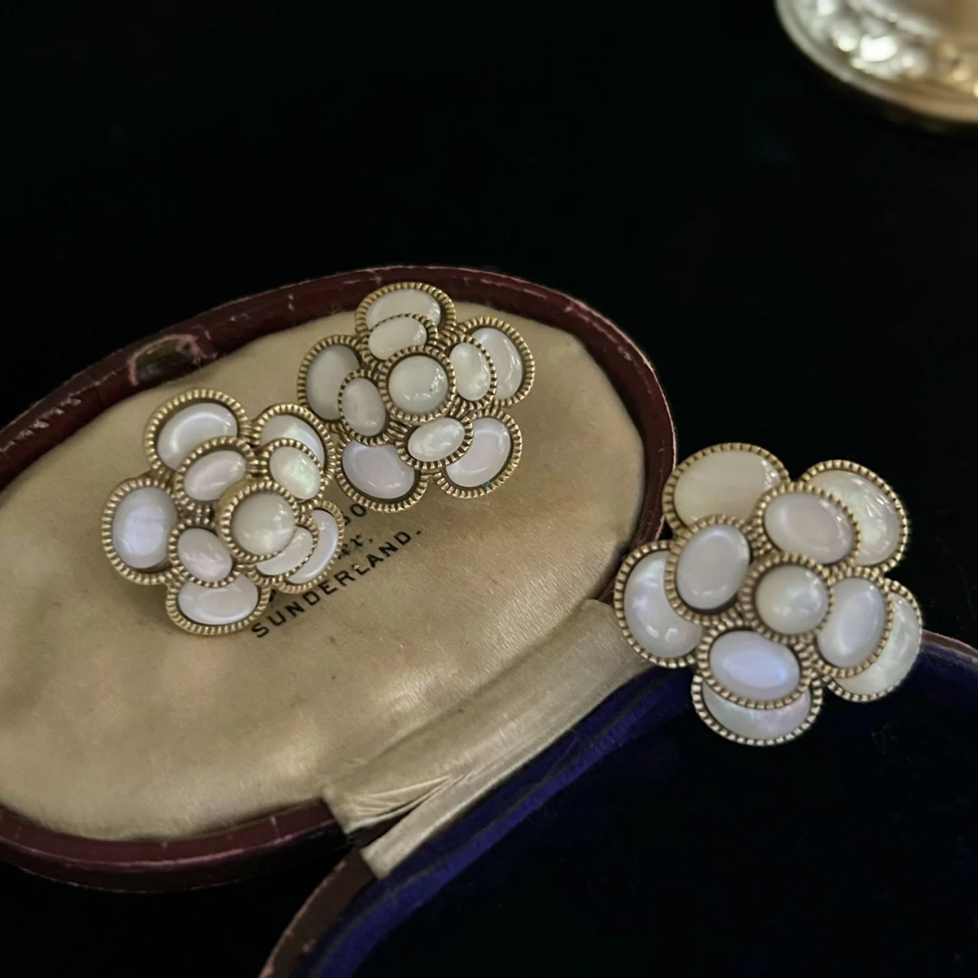 铜合金耳饰 3737西洋中古风vintage复古白色山茶花朵耳钉戒指