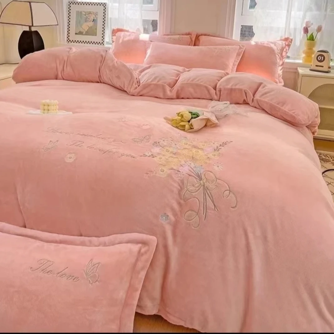 大表姐【手捧花粉玉】】简约轻奢刺绣款加厚牛奶绒粉色四件套