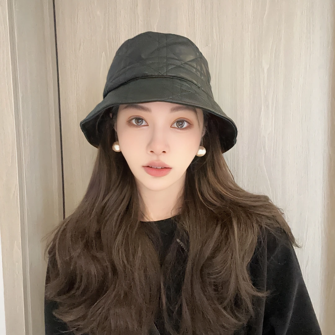 韩版秋冬格子pu皮质盆帽百搭显脸小黑色水桶帽复古潮人渔夫帽子女