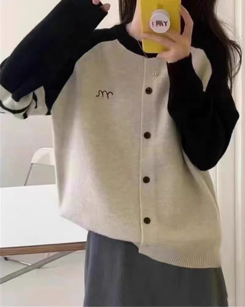 2024春装新款撞色圆领插肩袖后背兔子提花单排扣针织衫上衣女