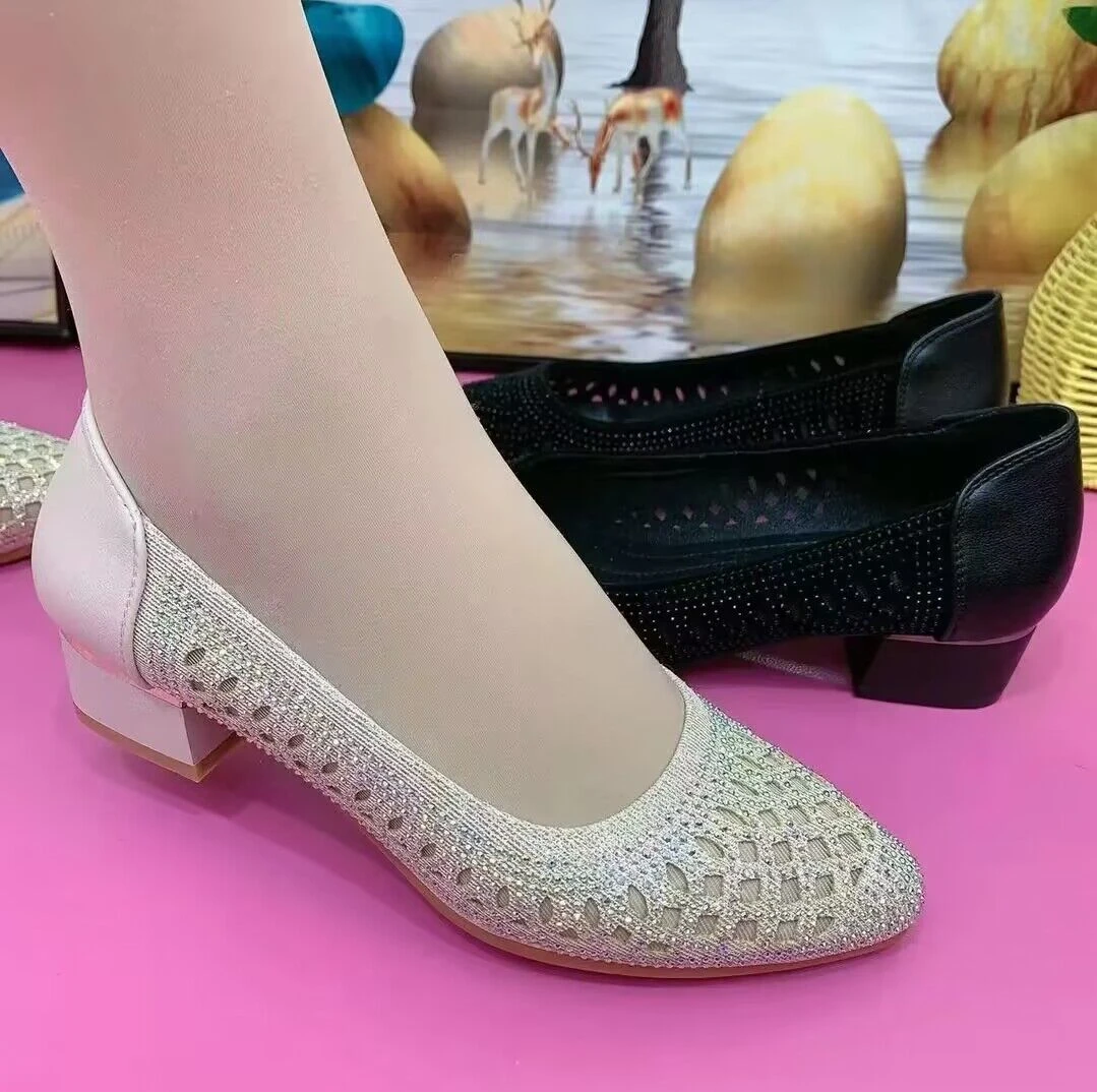 新款春夏季网纱中年女鞋舒适软底中老年鞋子妈妈皮鞋镂空粗跟单鞋