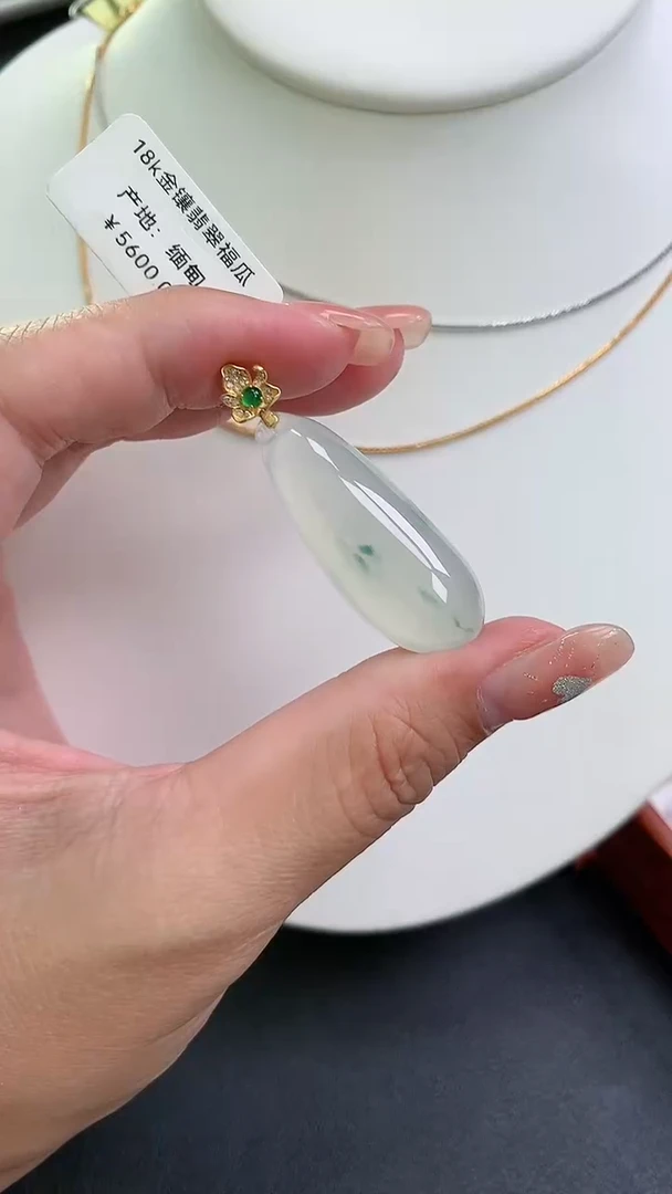 【闪购商品】翡翠吊坠(不含链)未镶嵌38200000000