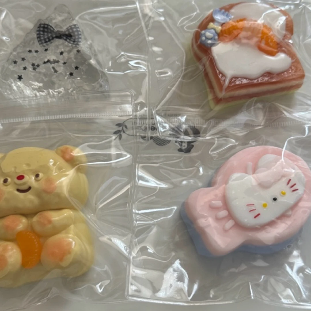 tpr解压捏捏乐，一组四个，黄油小熊、水果吐司、透明饭团、kt鲷鱼烧