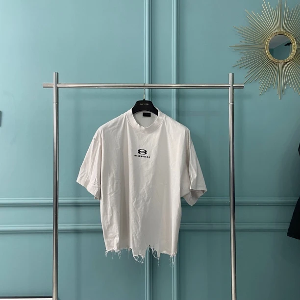 balenciaga 巴黎世家24新款胸前logo 领口刺绣短袖 尺码3成色全新