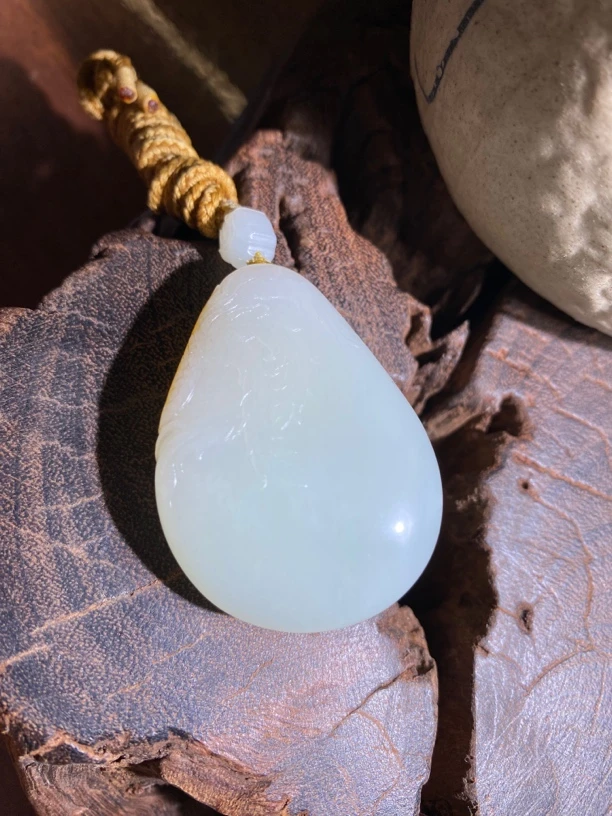 【御凤观音】和田玉克重39克，作者(朱国武)