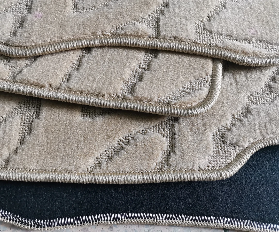 汽车脚垫原车脚垫地毯式脚垫汽车地毯垫绒面材料1cm厚 灰 米 黑色