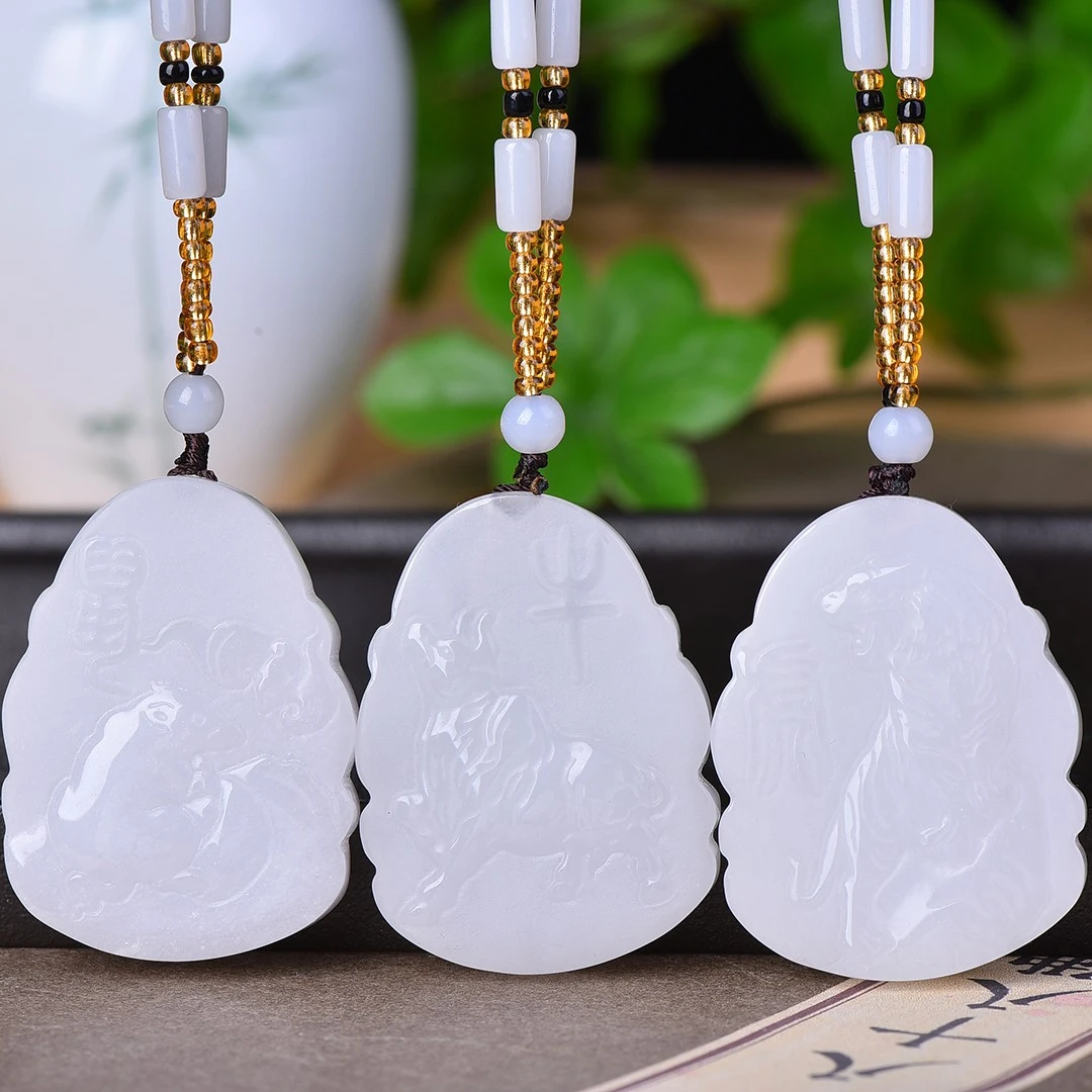 天然玉石生肖守护吊坠鼠牛虎兔龙蛇马羊猴鸡狗猪精雕挂坠玉牌白色