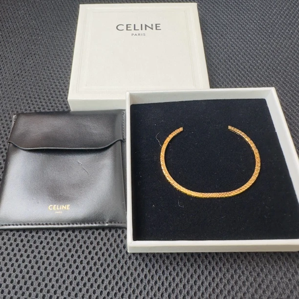 全新未使用CELINE思琳 金色雕刻手镯
