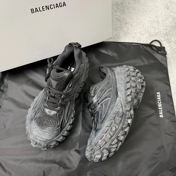 未使用 Balenciaga/巴黎世家 Defender 轮胎鞋 老爹鞋黑色 做旧款