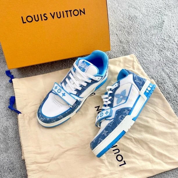 全新未使用 LouisVuitton/路易威登 lvTrainer魔术贴白蓝牛仔板鞋