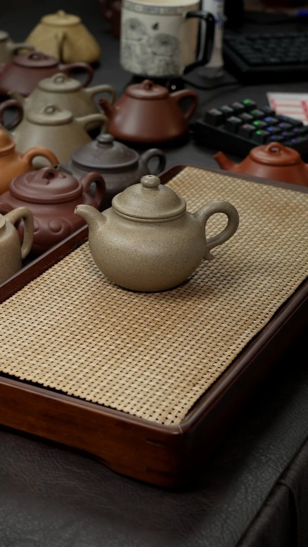【闪购商品】紫砂茶壶墨绿莲子200cc