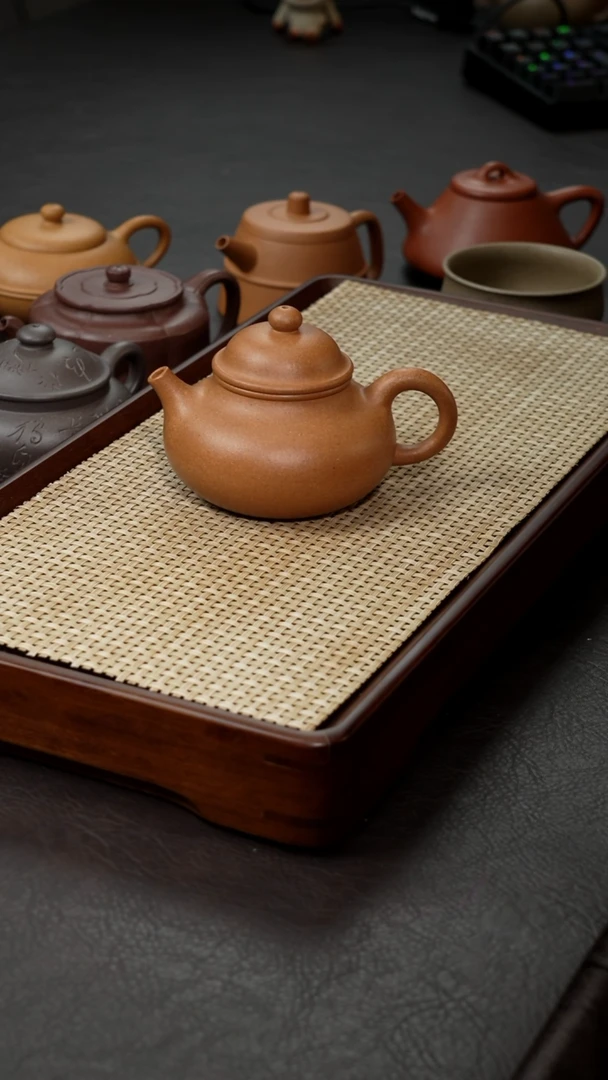【闪购商品】紫砂茶壶黄段容天180cc