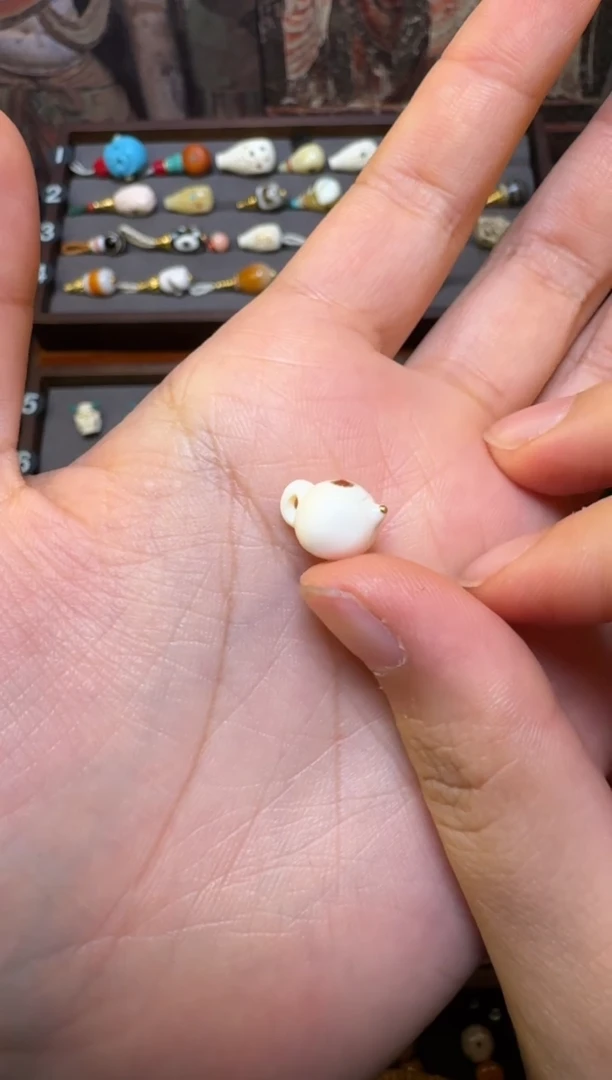 【闪购商品】鹿骨吊坠雕刻小壶